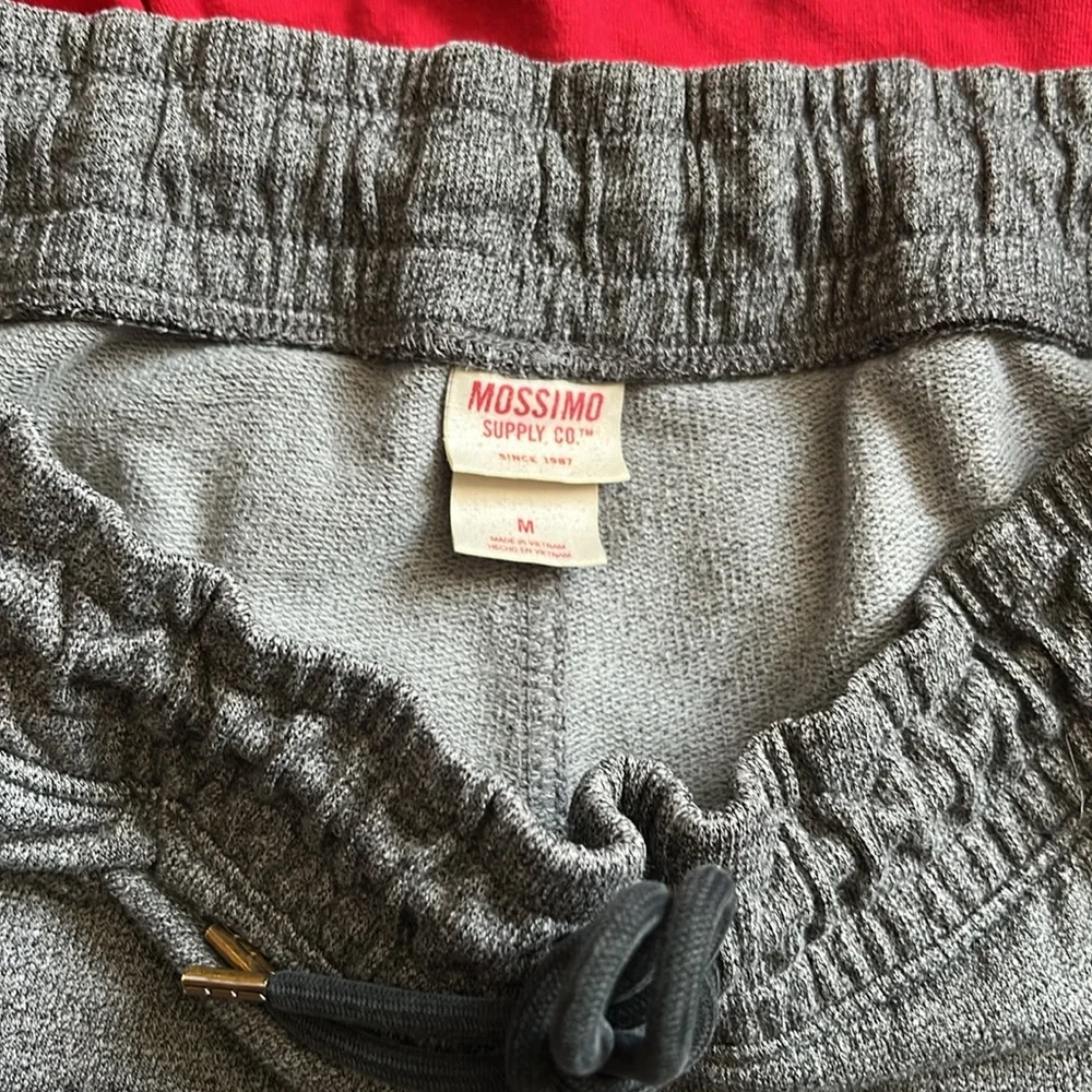 Bundle Men’s 1 gray short Med 2 Levi’s tee size Large TI Fitness XL
